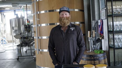 Male wearing copper black long sleeve standing in front of a Foeder