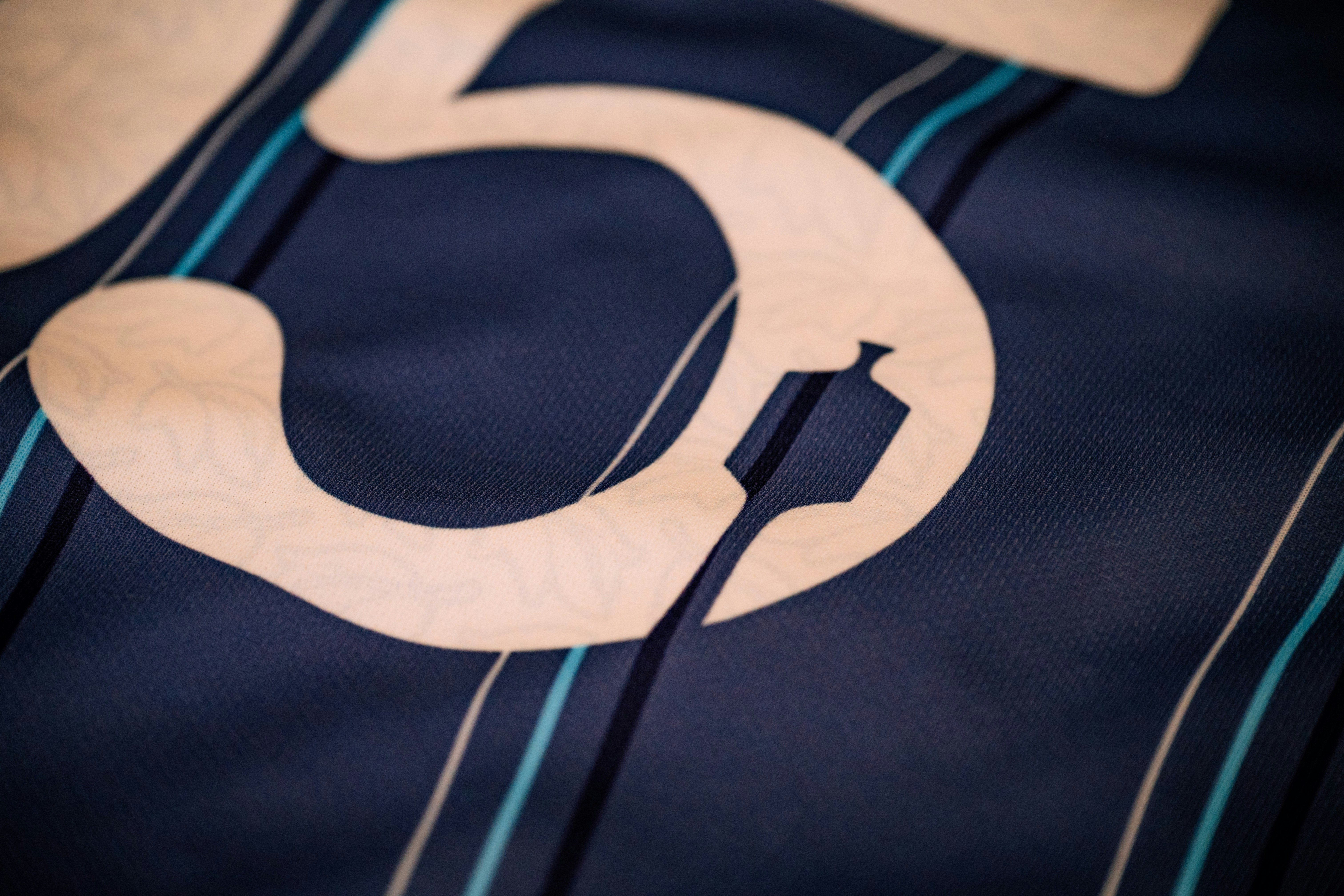 a close up of the number 5 depicting an outline of a tap handle