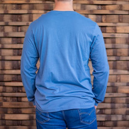 Photo of a person wearing a light blue long sleeve shirt from behind, the shirt back is blank.